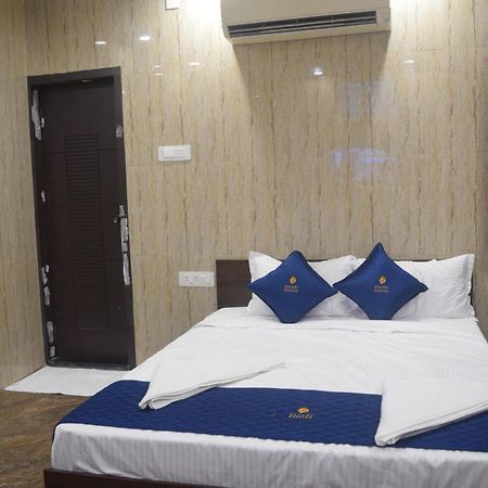 Hotel Esakki Empire à Chennai Extérieur photo
