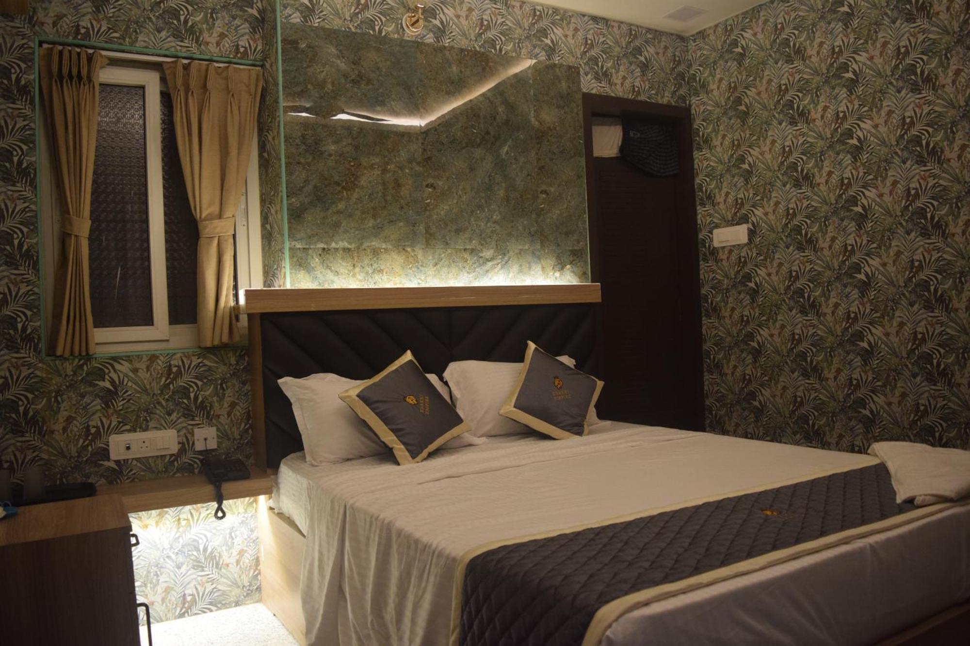 Hotel Esakki Empire à Chennai Extérieur photo