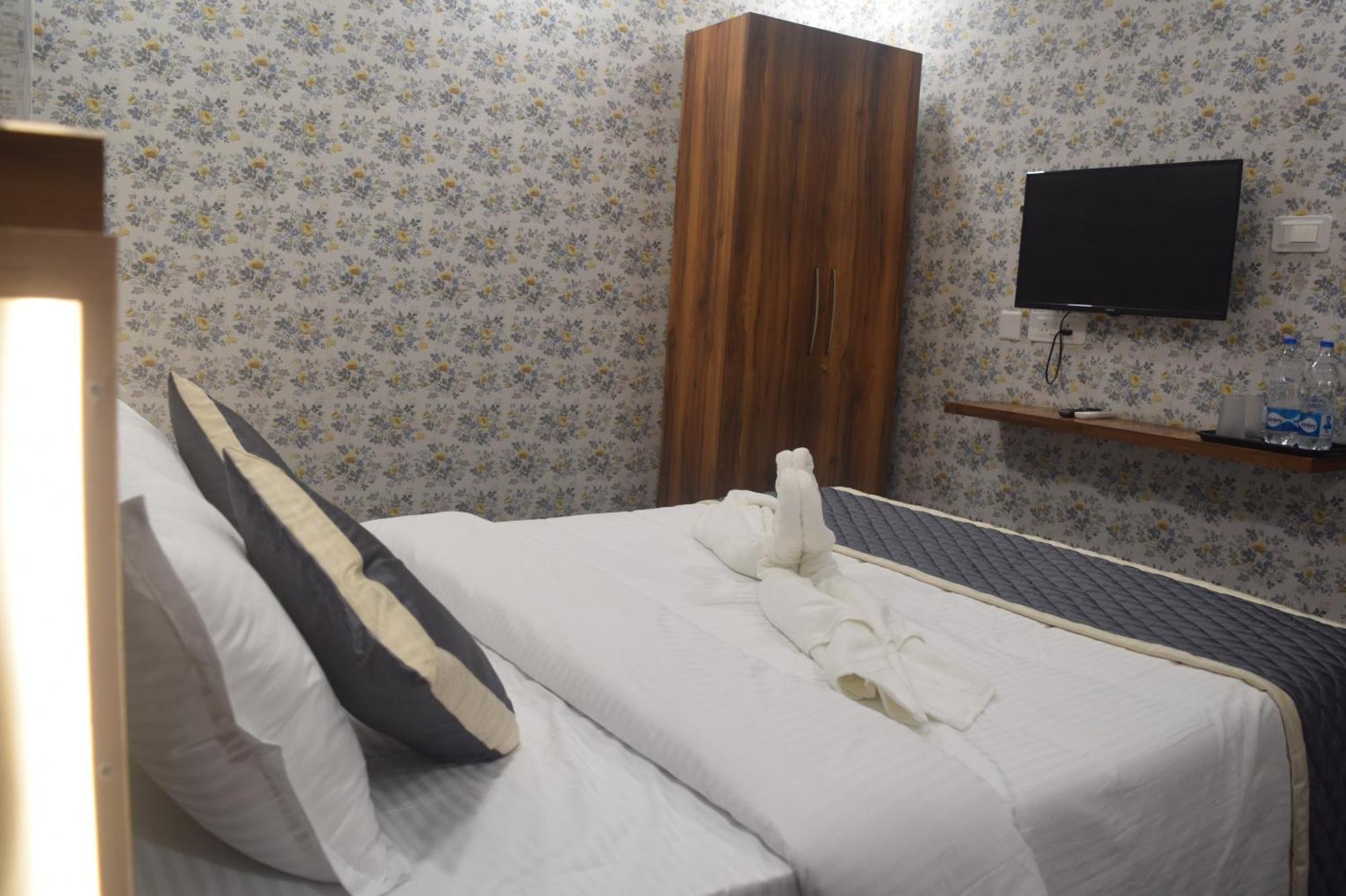 Hotel Esakki Empire à Chennai Extérieur photo