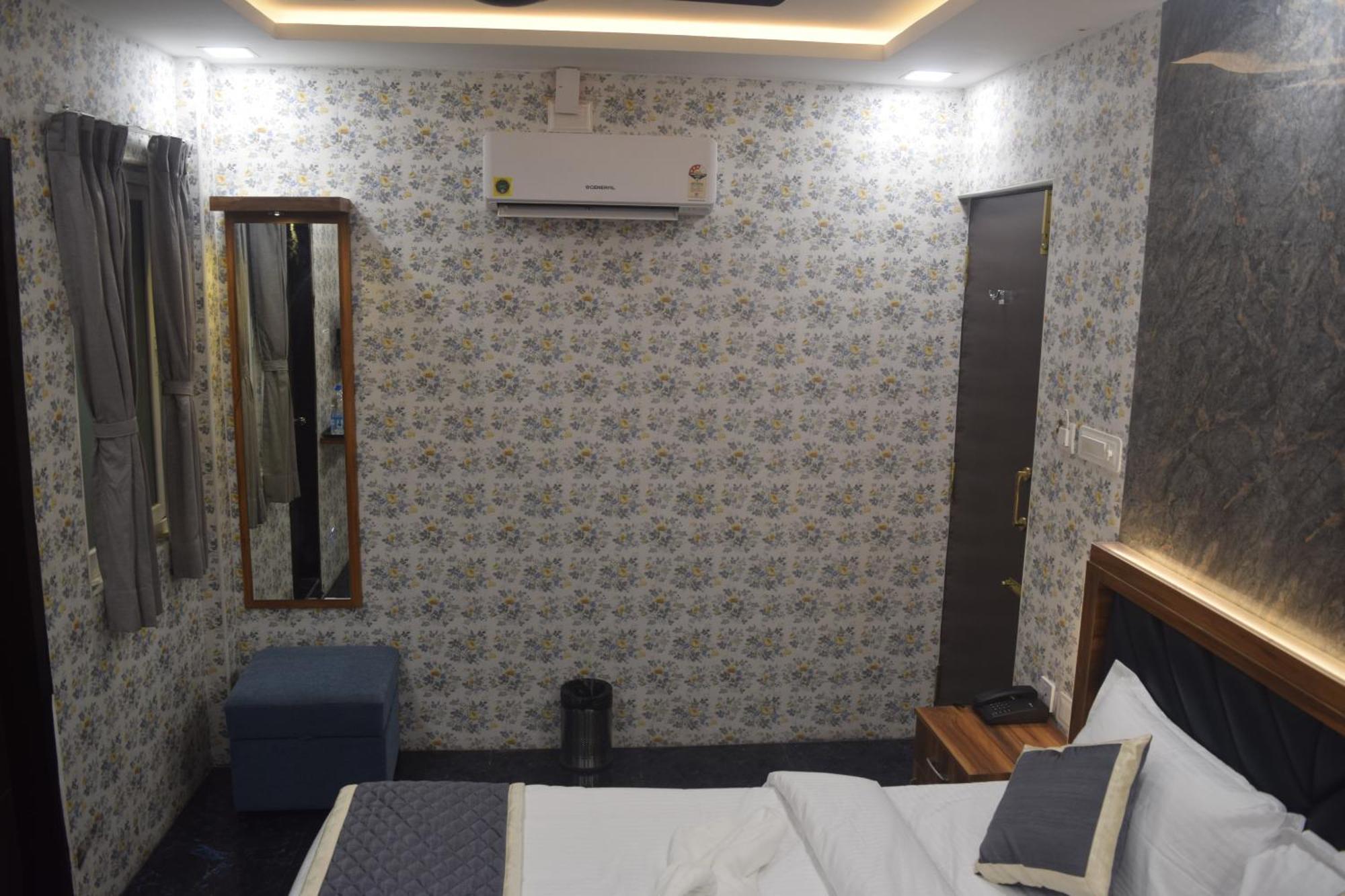 Hotel Esakki Empire à Chennai Extérieur photo